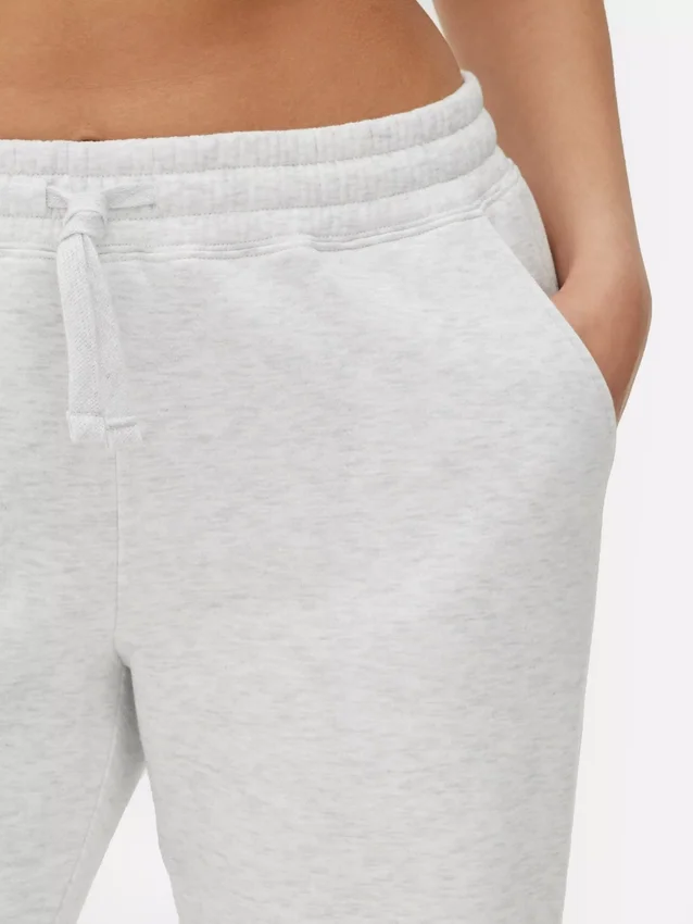 Jogginghose mit Bündchen an den Beinen und Kordelzug