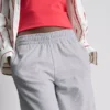 Jogginghose mit weitem Bein und Falten aus baumwollreichem Material