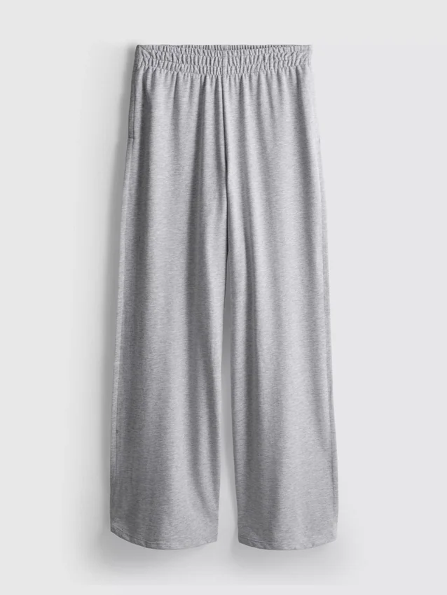 Jogginghose mit weitem Bein und Falten aus baumwollreichem Material