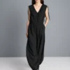 Jumpsuit mit V-Ausschnitt und Ballonbeinen