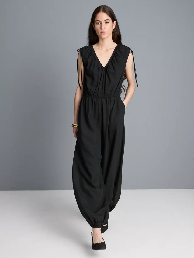 Jumpsuit mit V-Ausschnitt und Ballonbeinen