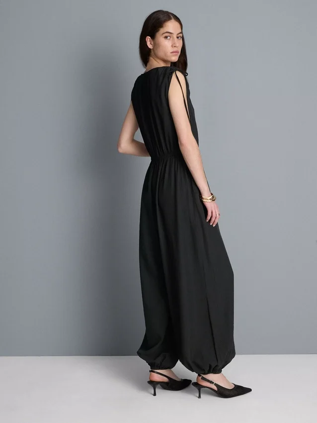Jumpsuit mit V-Ausschnitt und Ballonbeinen