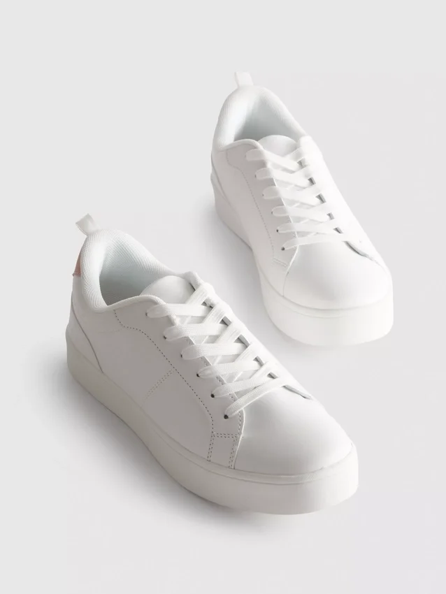 Klassische Low-Top-Sneaker