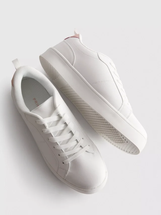 Klassische Low-Top-Sneaker