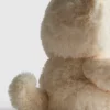 Kleines Plüschtier in Form einer getigerten Katze