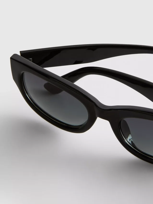 Klobige, eckige Sonnenbrille