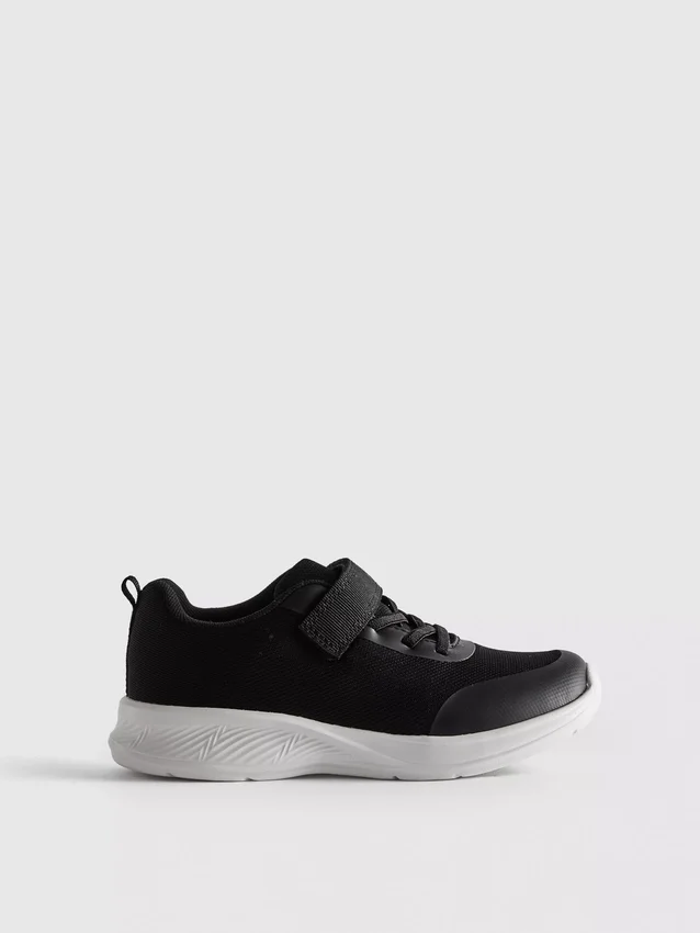 Klobige Low-Top-Sneaker