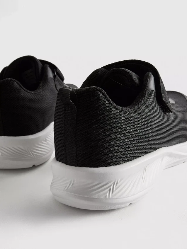 Klobige Low-Top-Sneaker