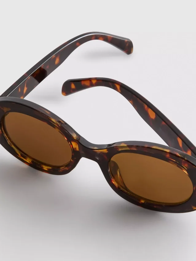 Klobige ovale Sonnenbrille