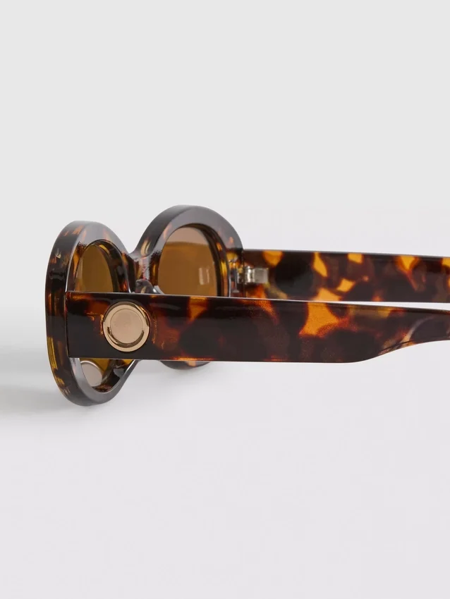 Klobige ovale Sonnenbrille