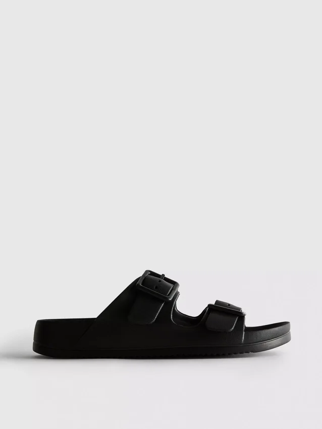 Klobige Sandalen mit doppeltem Schnallenriemen