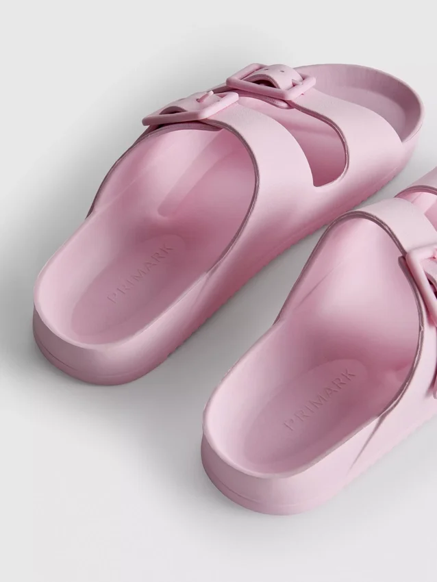 Klobige Sandalen mit doppeltem Schnallenriemen