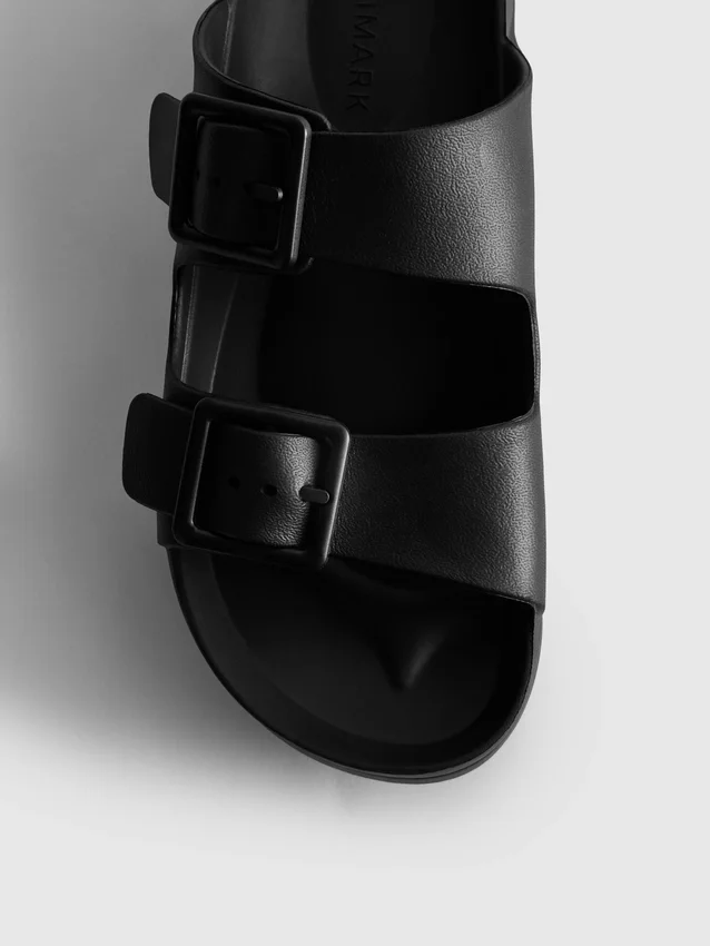 Klobige Sandalen mit doppeltem Schnallenriemen
