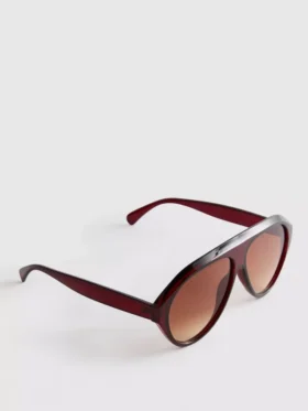 Klobige Sonnenbrille im Pilotenstil