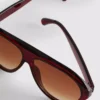 Klobige Sonnenbrille im Pilotenstil
