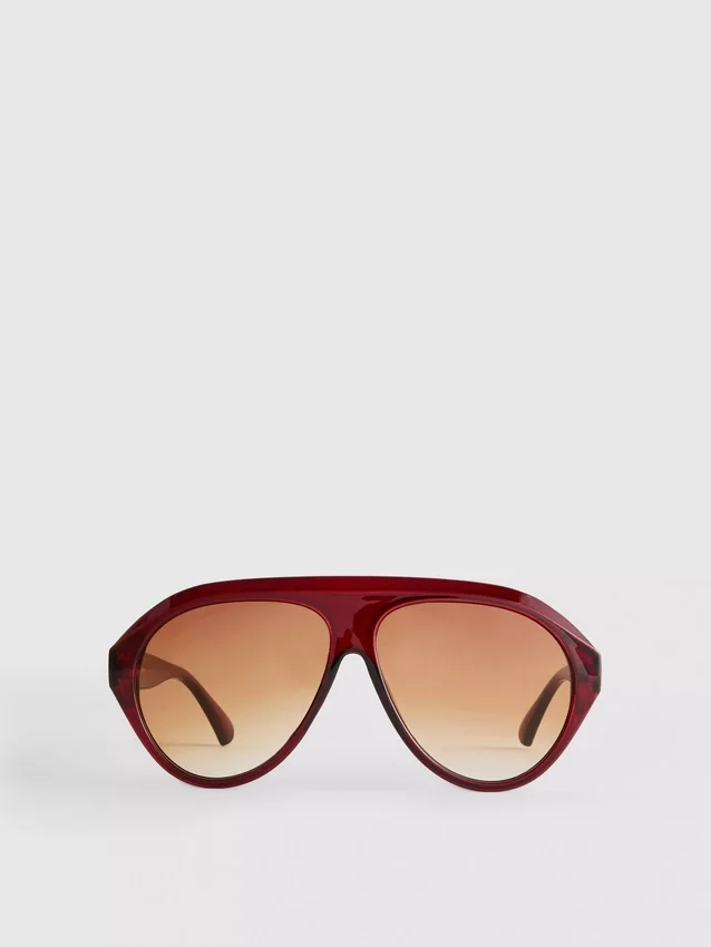 Klobige Sonnenbrille im Pilotenstil