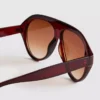 Klobige Sonnenbrille im Pilotenstil