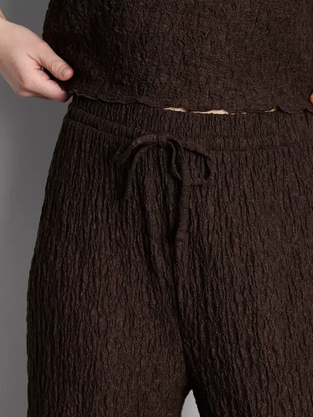Knautschige Hose mit geradem Bein und Kordelzug