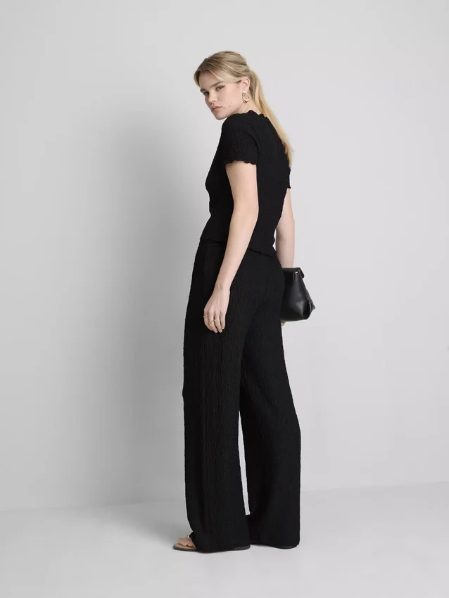 Knautschige Hose mit geradem Bein und Kordelzug