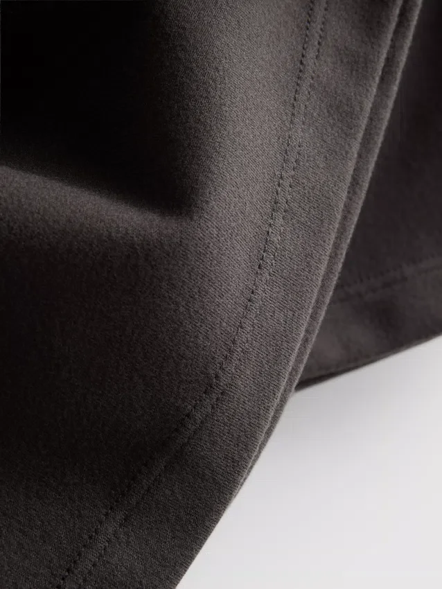 Kontrastfarbene Active-Shorts mit Überkreuz-Design