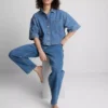 Kürzliches, kastenförmiges Hemd aus Baumwoll-Denim
