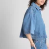 Kürzliches, kastenförmiges Hemd aus Baumwoll-Denim