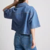 Kürzliches, kastenförmiges Hemd aus Baumwoll-Denim