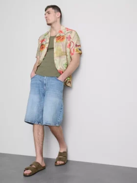 Kurzarm-Hemd mit Knöpfen und «Tropical Postcard»-Motiv