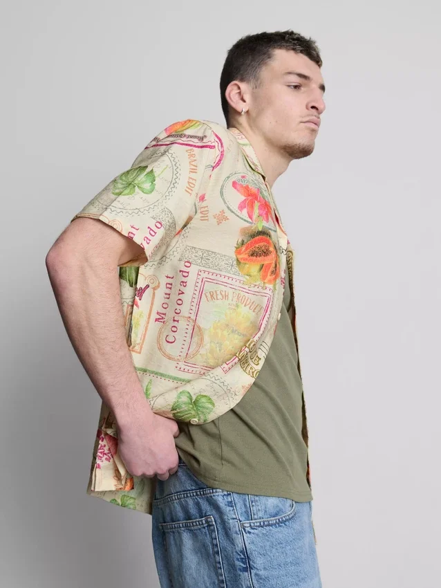 Kurzarm-Hemd mit Knöpfen und «Tropical Postcard»-Motiv