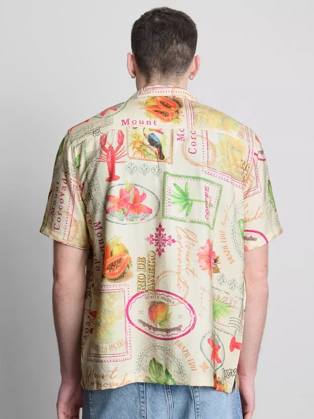 Kurzarm-Hemd mit Knöpfen und «Tropical Postcard»-Motiv
