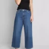 Kurze Denim-Jeans mit weitem Bein