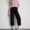 Kurze Denim-Jeans mit weitem Bein