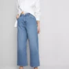 Kurze Denim-Jeans mit weitem Bein