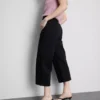 Kurze Denim-Jeans mit weitem Bein