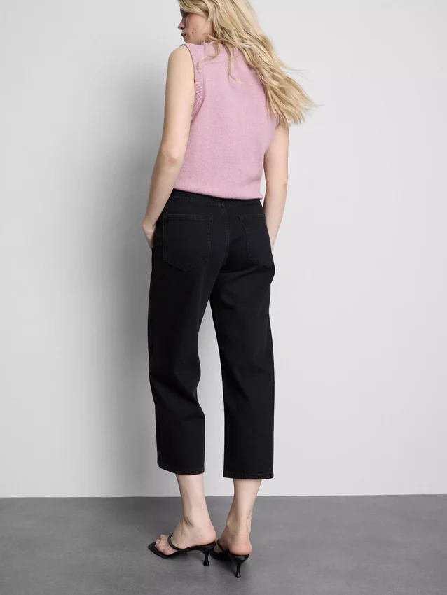 Kurze Denim-Jeans mit weitem Bein