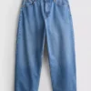 Kurze Denim-Jeans mit weitem Bein