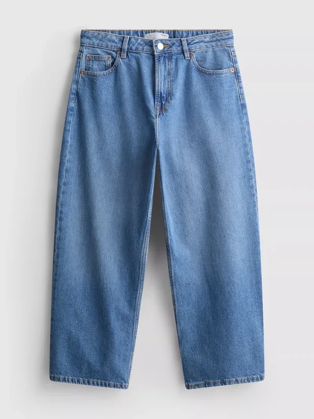 Kurze Denim-Jeans mit weitem Bein