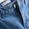 Kurze Denim-Jeans mit weitem Bein