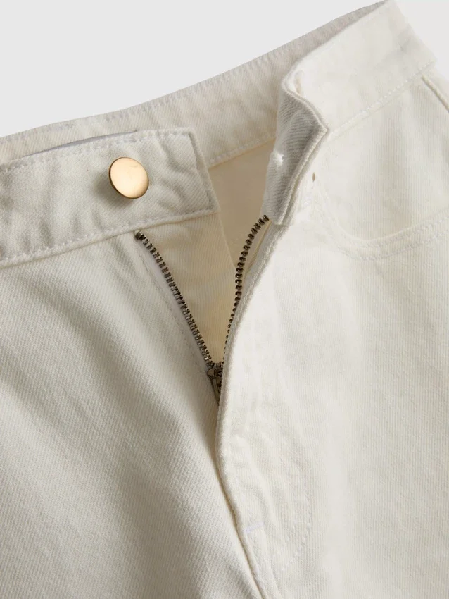 Kurze Denim-Jeans mit weitem Bein