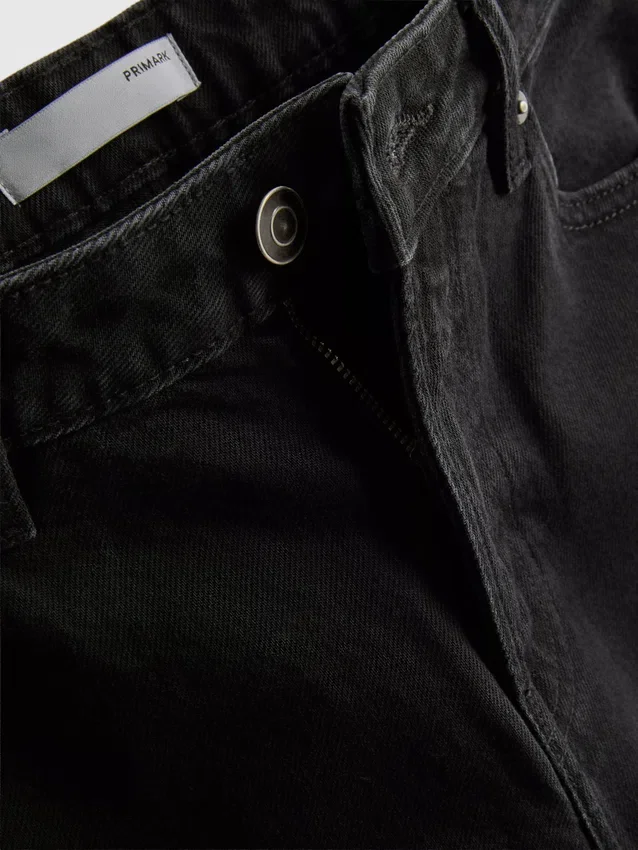 Kurze Denim-Jeans mit weitem Bein