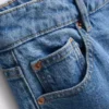 Kurze Denim-Jeans mit weitem Bein