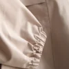 Kurze, taillierte Regenjacke