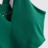 Kurzes Sport-Top mit V-Ausschnitt