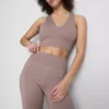 Kurzes Sport-Top mit V-Ausschnitt