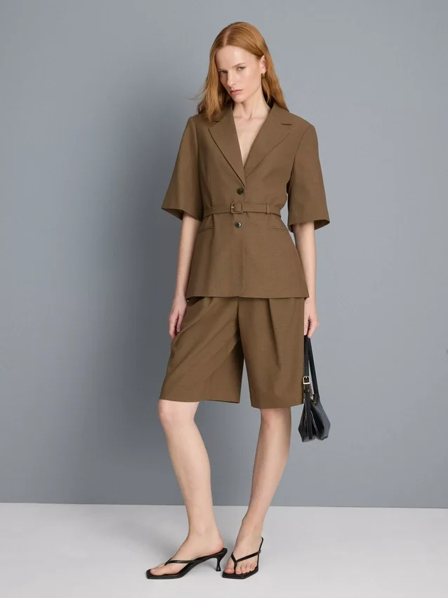 Kurzärmeliger Blazer mit Gürteldetail