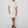 Kurzärmeliges, gestuftes Minikleid