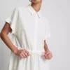 Kurzärmeliges, gestuftes Minikleid
