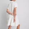 Kurzärmeliges, gestuftes Minikleid