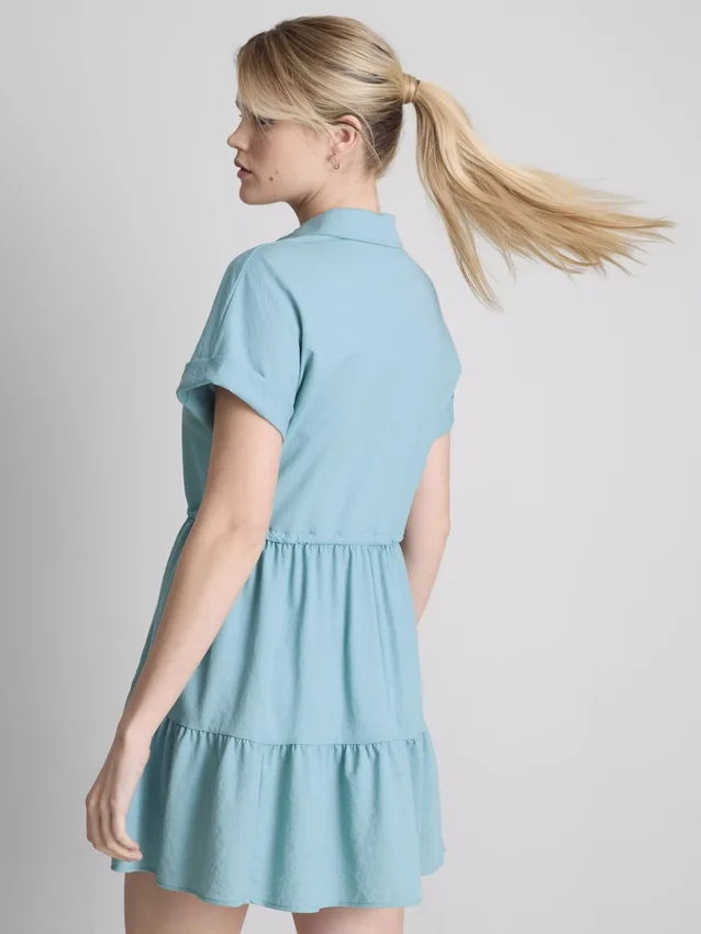 Kurzärmeliges, gestuftes Minikleid