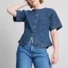 Kurzärmeliges Oberteil aus Baumwoll-Denim mit tailliertem Schnitt für Shorts